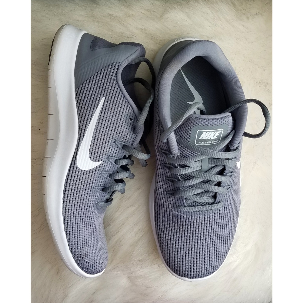 Nike Womens Flex Sneakers